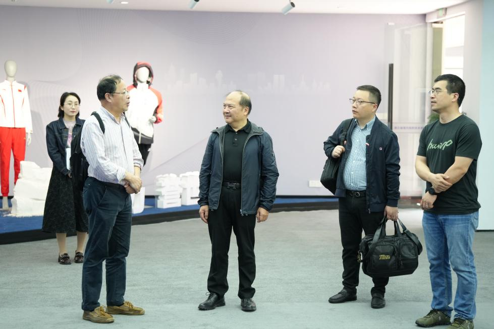 常州宏大智慧科技有限公司一行莅临浙江省现代纺织技术创新中心考察交流